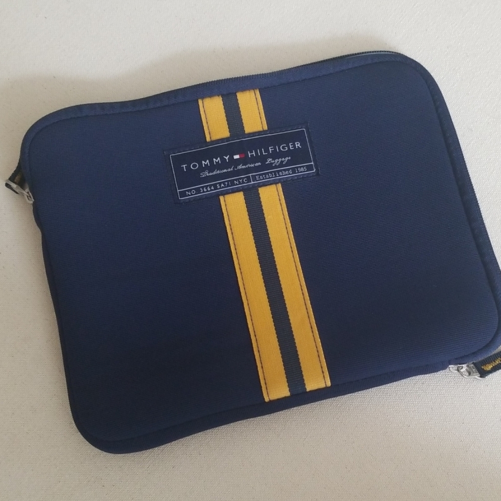 Tommy Hilfiger neoprene carrying case for i pad.